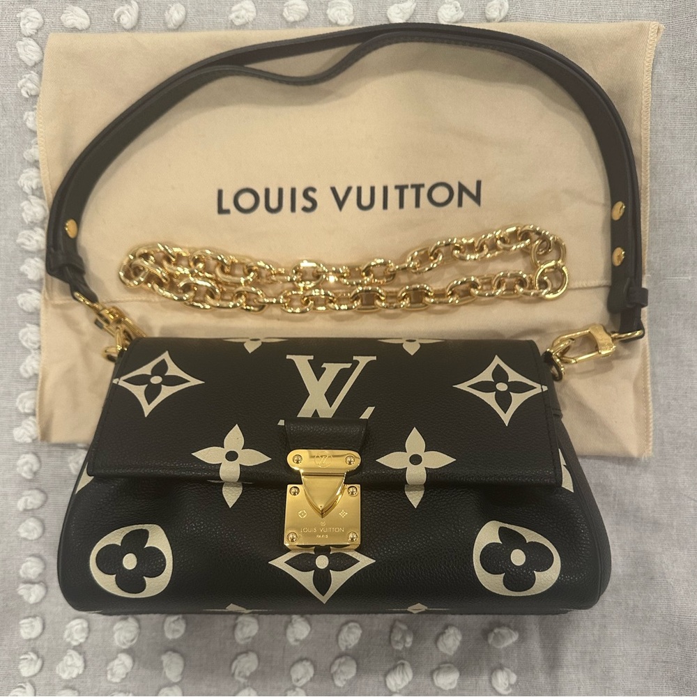 LOUIS VUITTON
Empreinte Monogram Giant Favorite MM Black Beige
